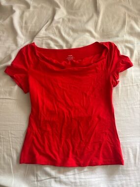 Women’s Red Short-Sleeve Scoop Neck Tee